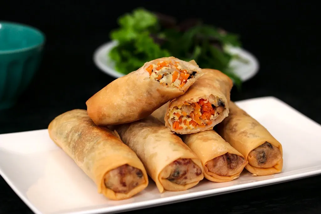 Egg Rolls (3 pcs) | Choose 1 option: PORK/ VEGGIES